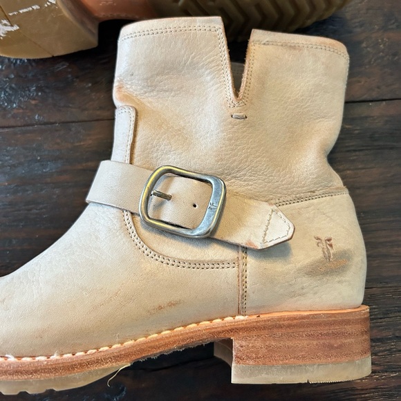Frye Veronica Booties White/ Cream Distressed Leather Boots - Picture 4 of 9